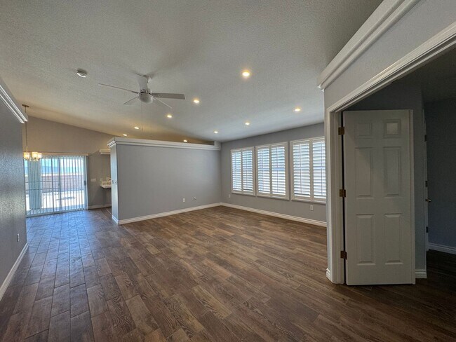 Building Photo - Welcome Home!!