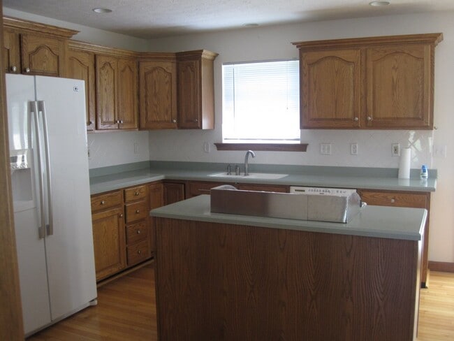 Building Photo - Four Bedroom Two and half bath brick home in Teays Valley