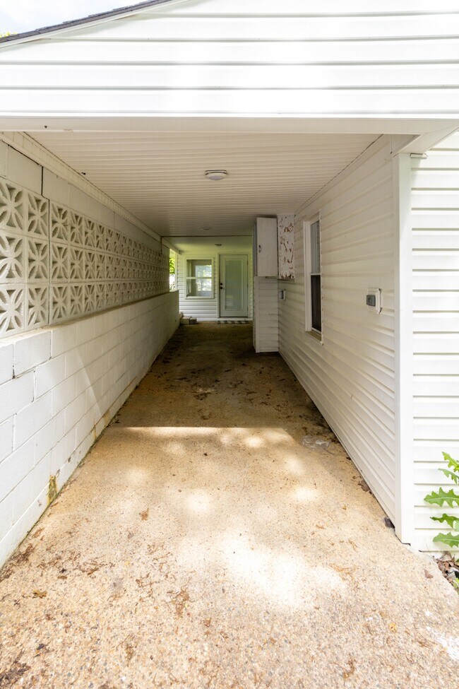 Building Photo - 9448 Lusk Rd