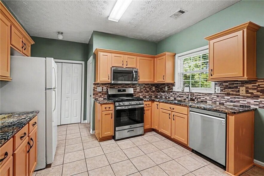 Building Photo - 375 Clairidge Ln SW