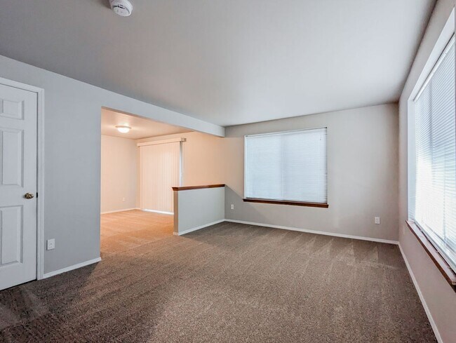 Building Photo - 417 Pine Ave