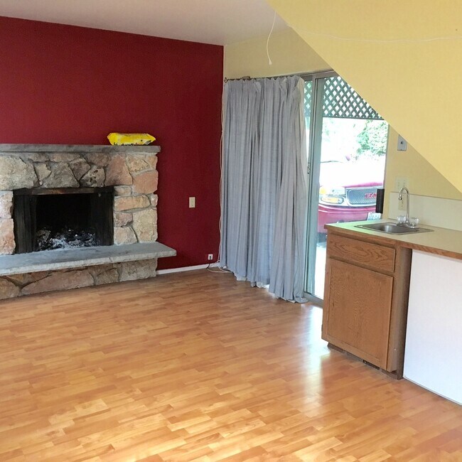 Building Photo - $4900 / 6br - University/ Wallingford House! 6BR/3BTH