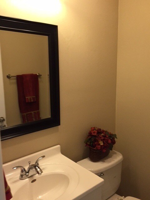 Building Photo - Huge Updated 4 Bedroom/2 Bath/2 Living Room House close to TTU - Available AUGUST