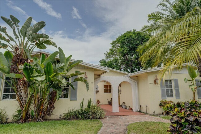 Building Photo - 2403 SW 58th Manor