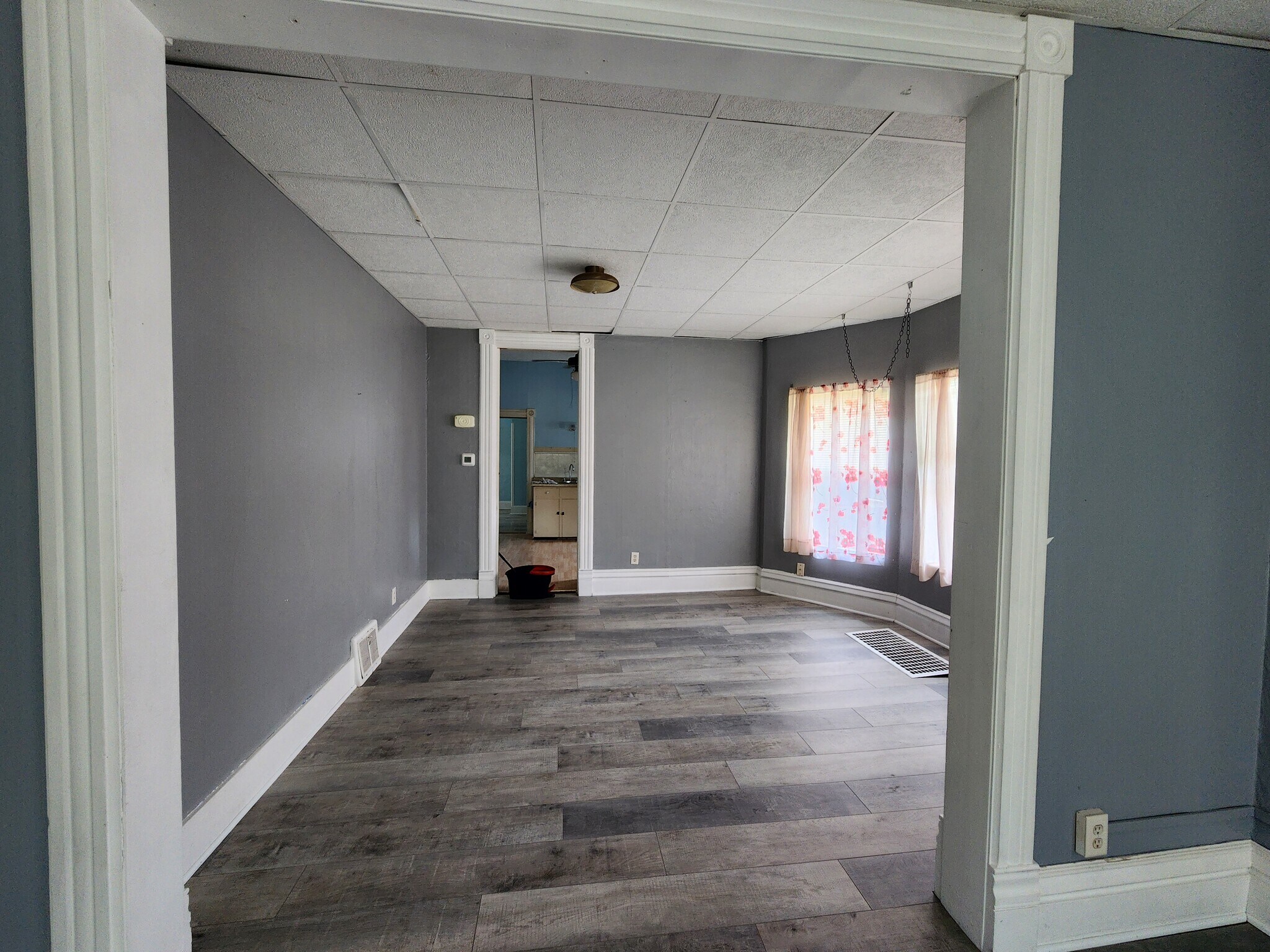 Building Photo - 623 E Irving Ave