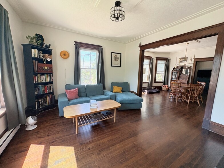 Living Room - 2900 NE Tyler St