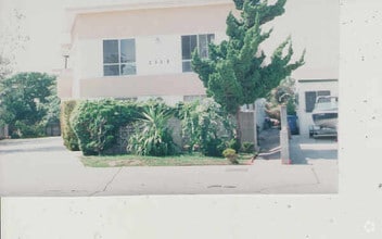 Building Photo - 2335 Chariton St