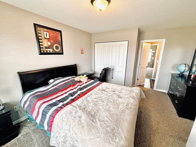 Building Photo - Solar Home!  Beautiful 4bed/3bath Single Family Home in Shakopee