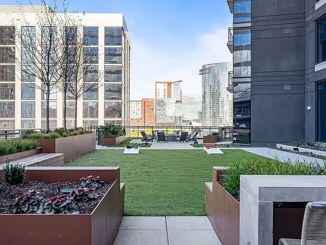 Building Photo - 1212 Demonbreun St