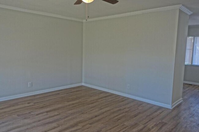 Building Photo - 2903 Bayless Dr SW