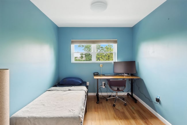 Building Photo - 1340 W St NE