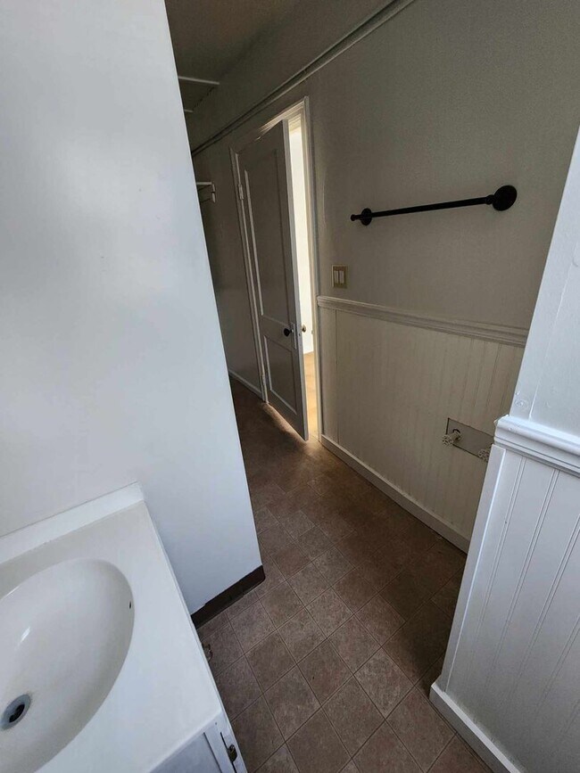 Building Photo - One Bedroom One Bathroom Single House