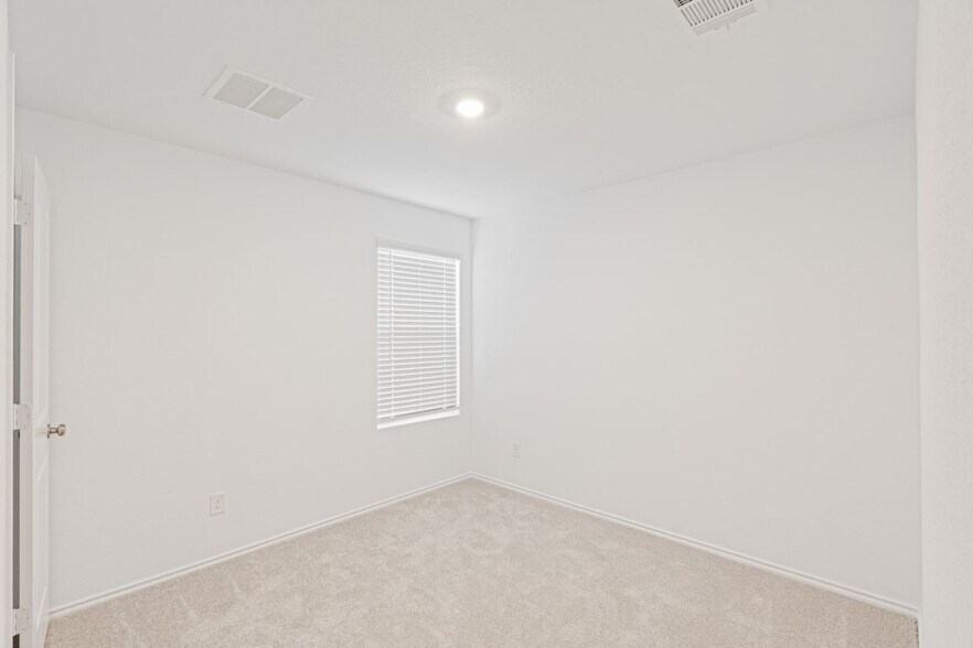 Building Photo - 117 Dark Victory Rd