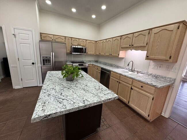 Building Photo - 1966 Abbott Cove