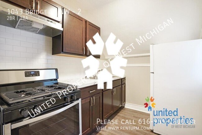 Building Photo - Available Now | Upper 2 Bedroom 1 Bath Apa...