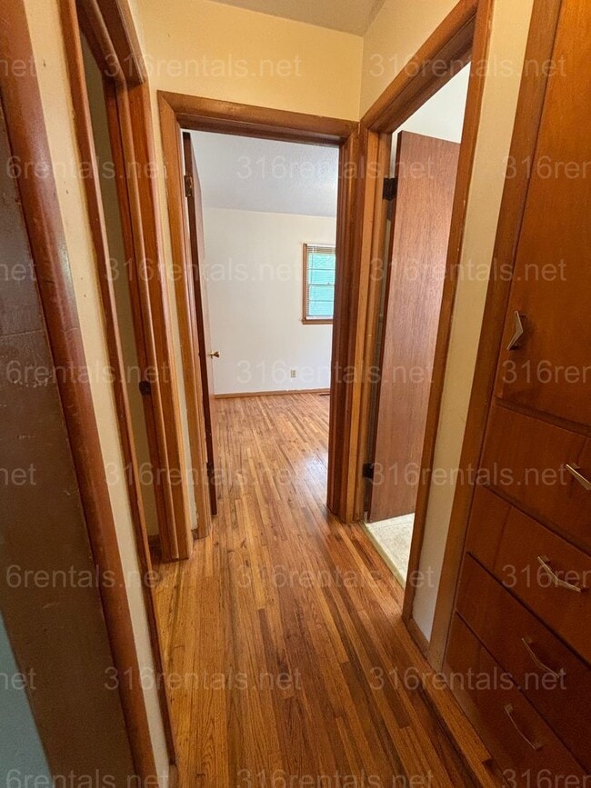 Building Photo - Two bed one bath available NOW!