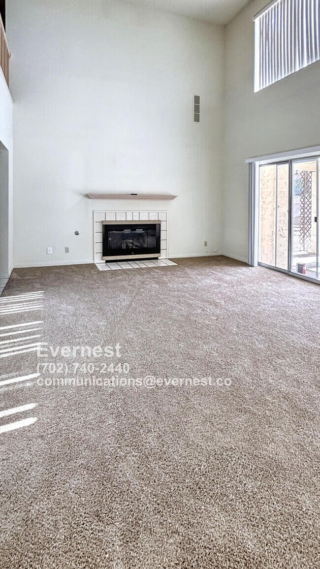 Building Photo - Spacious 4-Bedroom Home in a Great Locatio...