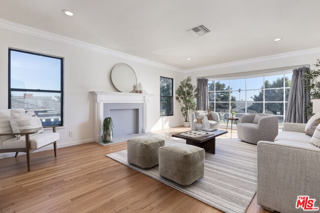 Building Photo - 9125 David Ave