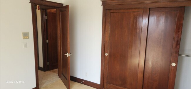Building Photo - Spacious and freshly updated 2 bedroom, 2 ...