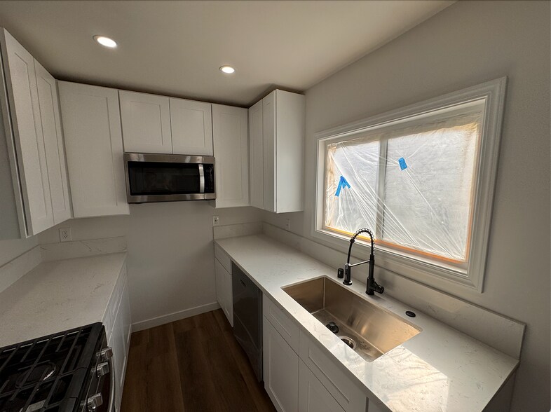 abundance of cabinets - 10802 Doty Ave