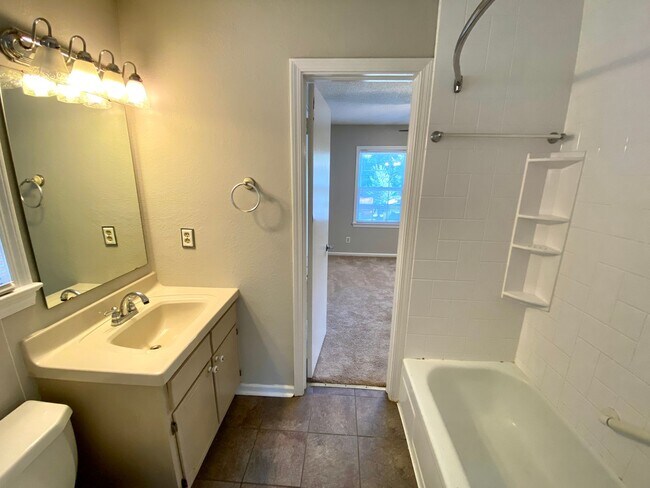 Building Photo - 21 Cavalier Ct