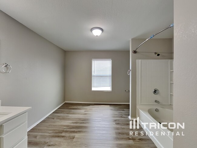 Building Photo - 1042 Condor Dr