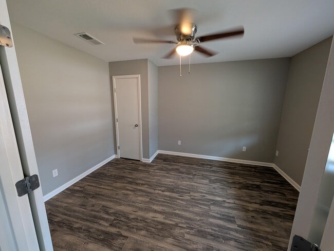 Building Photo - 204 Ralph St