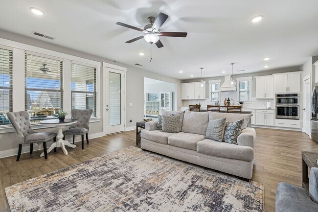 Building Photo - Stunning Craftsman-Style Rental Home with Flexible Living Space & Luxury Upgrades!