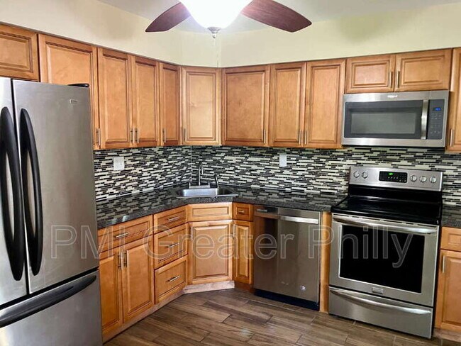 Building Photo - 1688 Bluebird Dr