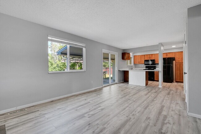 Building Photo - $2,895 - 3 Bed, 2.5 Bath Home with Central...
