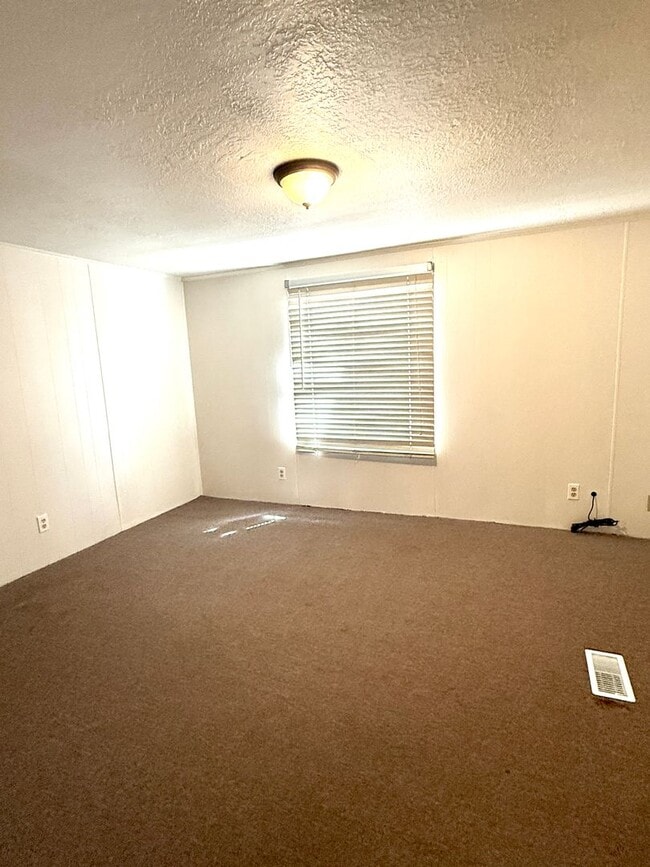 Building Photo - Beautiful Home with Quiet Location