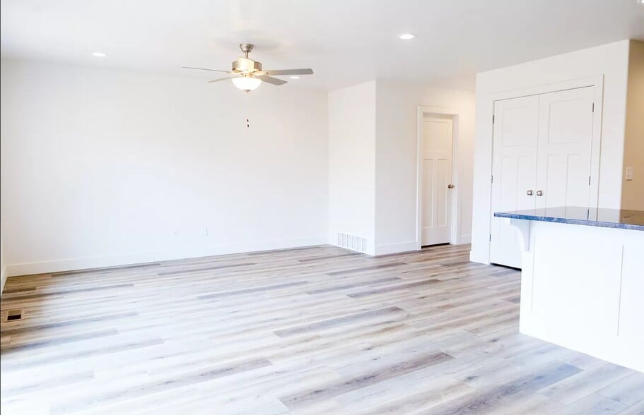 Building Photo - 917 N 100 W