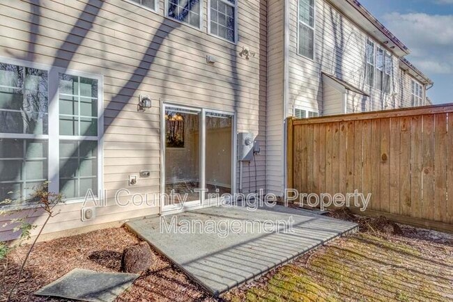 Building Photo - 408 Dyersville Dr