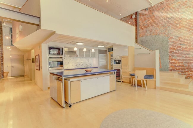 Building Photo - 101 Harrison St