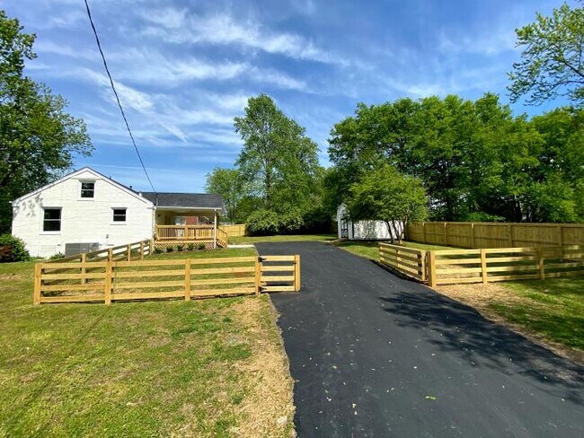Building Photo - 2 bedroom in Nashville TN 37216