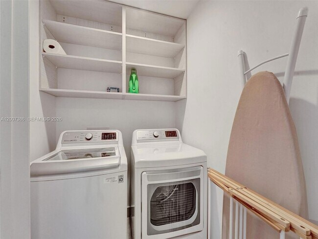 Building Photo - 1945 S Ocean Dr