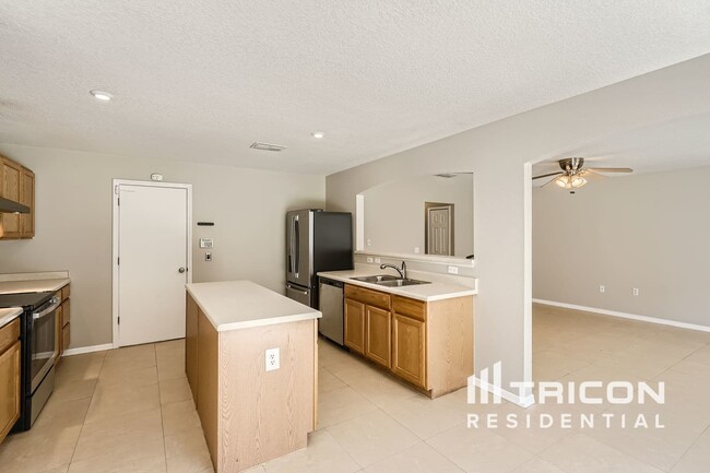 Building Photo - 17017 Lixberry Way