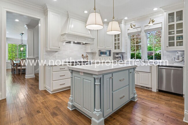 Building Photo - Custom Built Lake Oswego Home Near Lakerid...