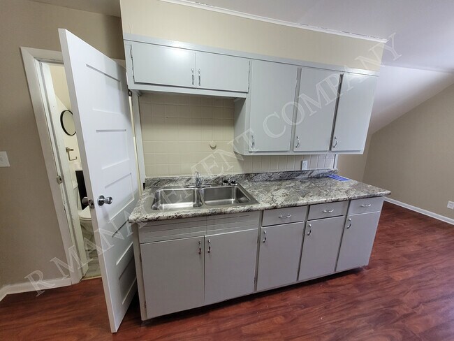 Building Photo - 528 Jackson St