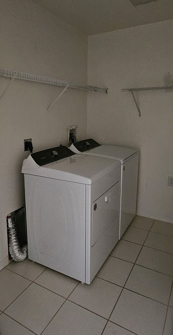 Building Photo - 2 bedroom, 2 bath condo in Summerwind- Com...