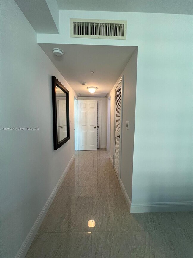 Building Photo - 2501 S Ocean Dr