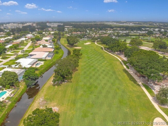 Building Photo - 408 S Country Club Dr