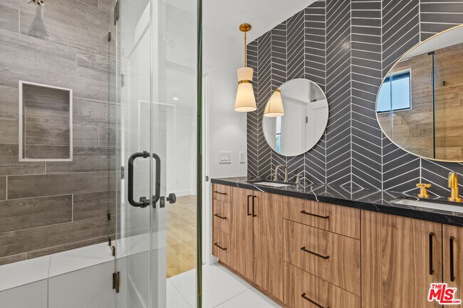 Building Photo - 14535 Killion St