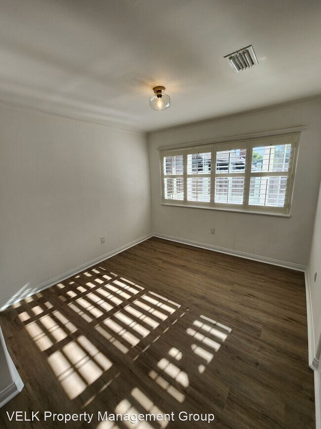 Building Photo - 3 br, 2.5 bath House - 2585 N Windsor Ave