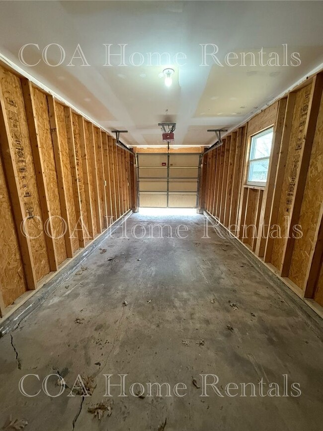 Building Photo - Great West Side Neighborhood