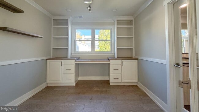 Building Photo - 10 Cedarbrook Dr