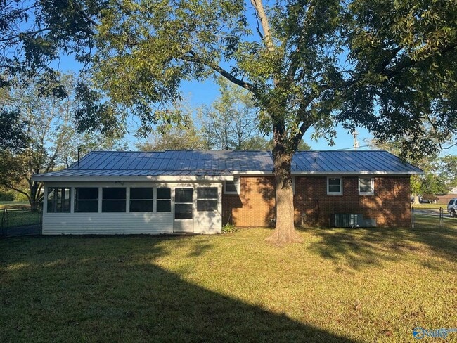 Building Photo - 212 Cherry St NW