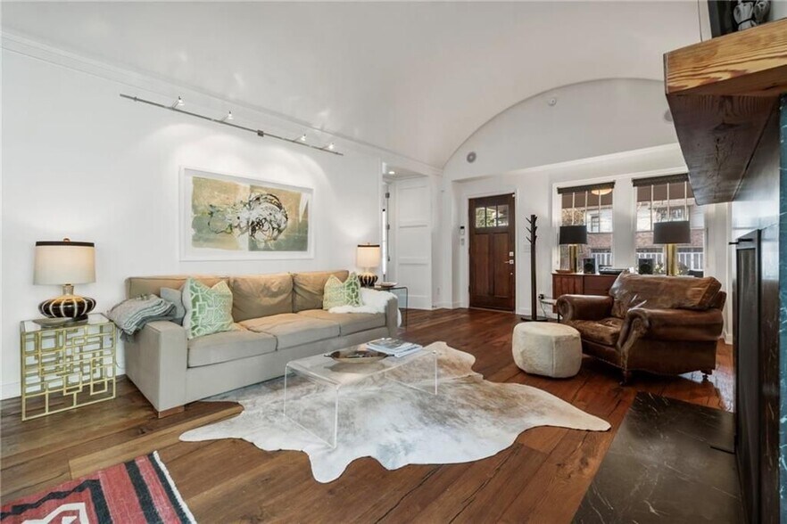 Building Photo - 212 Geneva St