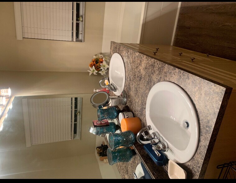 Master bathroom with sit in tub and stand in shower - 1359 Avon Ln