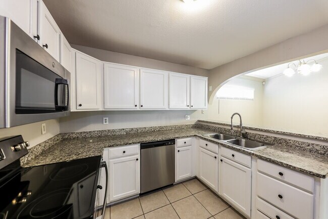 Building Photo - 3104 N Copenhagen Dr